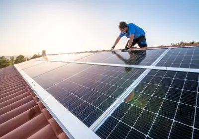 clean-the-solar-panel